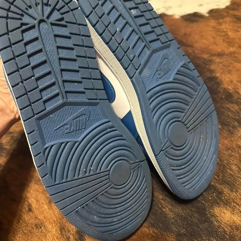 Nike low dark blue jordans - Picture 4 of 5